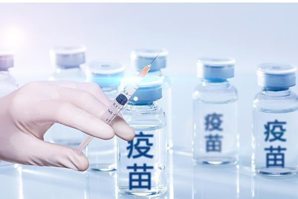 我國新冠疫苗累計接種近24億劑次，專(zhuān)家回應熱點(diǎn)問(wèn)題