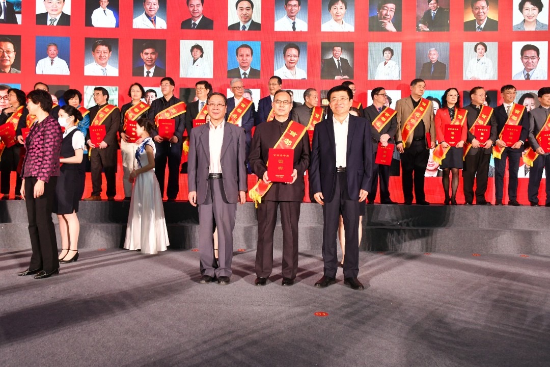 北京膏滋堂醫學(xué)總監董瑞院長(cháng) 榮獲“首都名中醫”榮譽(yù)稱(chēng)號